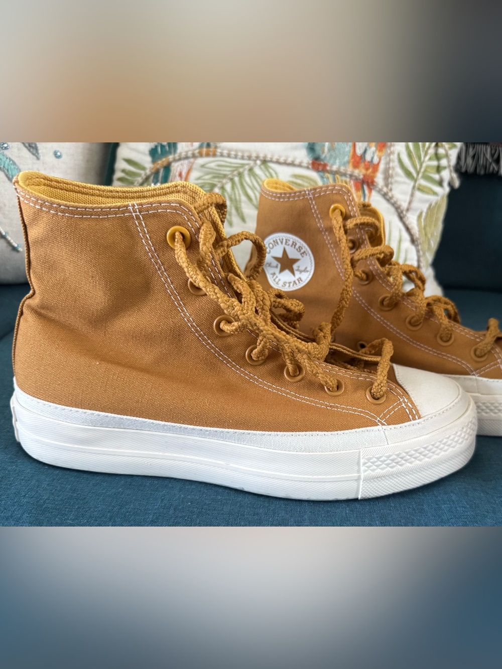 Womens lift platform Converse Sneakers in Burnt Honey